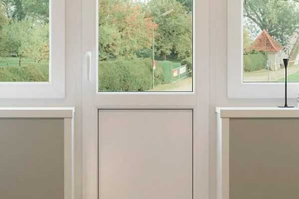 Балконная пластиковая дверь