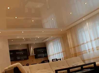 Потолок в зале